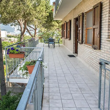M261 - Marcelli, Trilocale Ristrutturato Con Terrazzo Vista Mare Pt Apartamento Marcelli