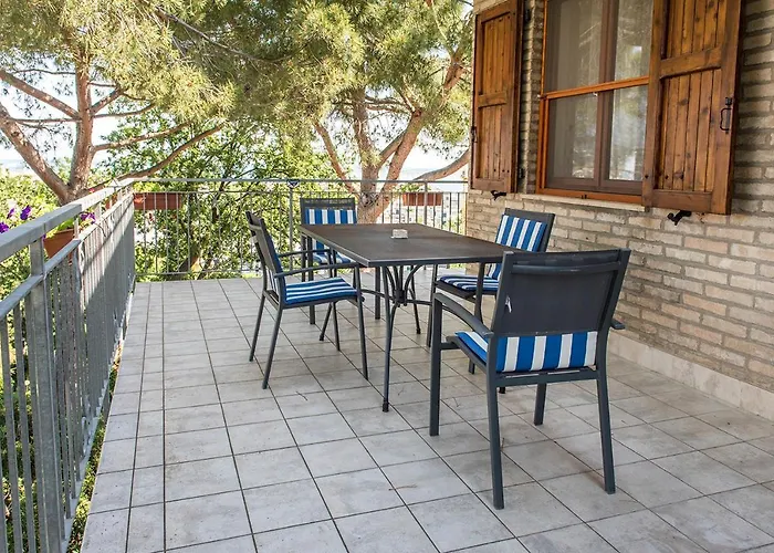 M261 - Marcelli, Trilocale Ristrutturato Con Terrazzo Vista Mare Pt